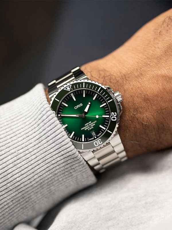 ORIS Aquis Date Caliber 400 43.5mm klockor - Klockeriet.se
