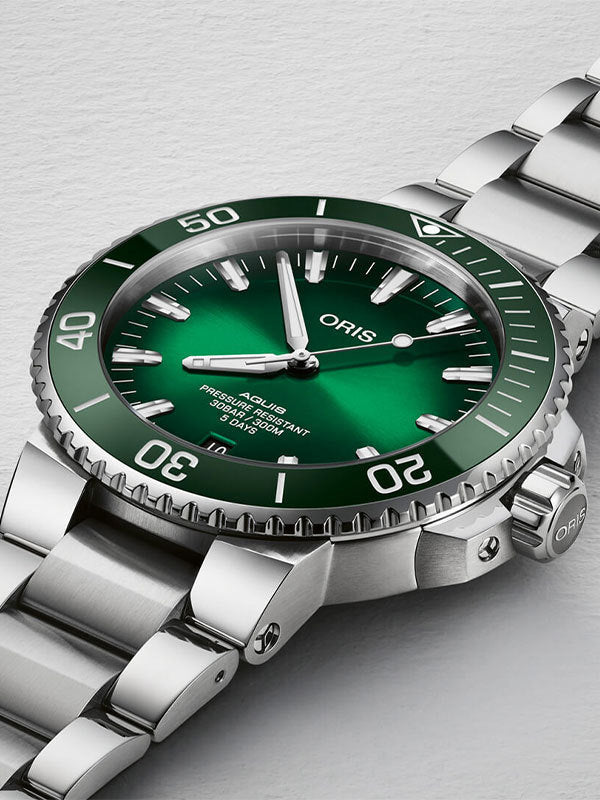 ORIS Aquis Date Caliber 400 43.5mm klockor - Klockeriet.se